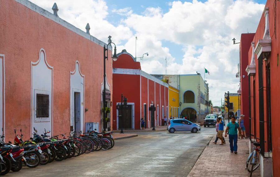Chichen Itza: Guided Tour with Valladolid & Cenote Chichikan - Seeing Chichen Itza with a guide