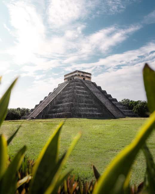 Chichen Itza On-Site Guided Tour with Certified Local Expert - Why a guide changes Chichén Itzá