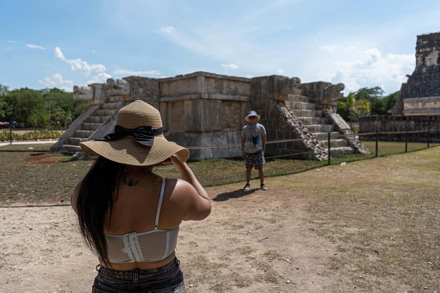 Chichén Itzá: Tour with Expert Tour Guide - The 1.5-hour route through the sacred city