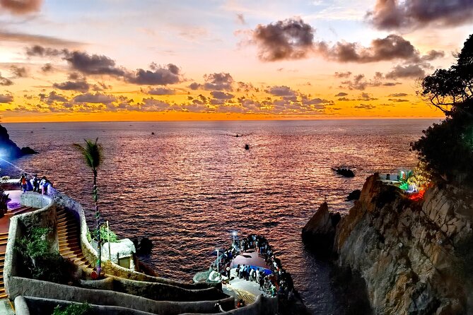 Cliff Diver De Luxe with Different Options at "La Quebrada" - Seeing La Quebrada from La Perla