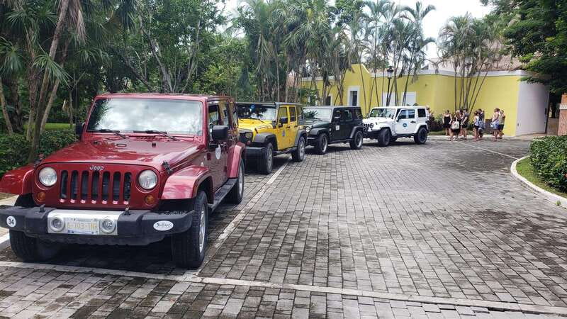 Cozumel Private Jeep Tour with Lunch and Snorkeling - Chen Rio and the east coast road