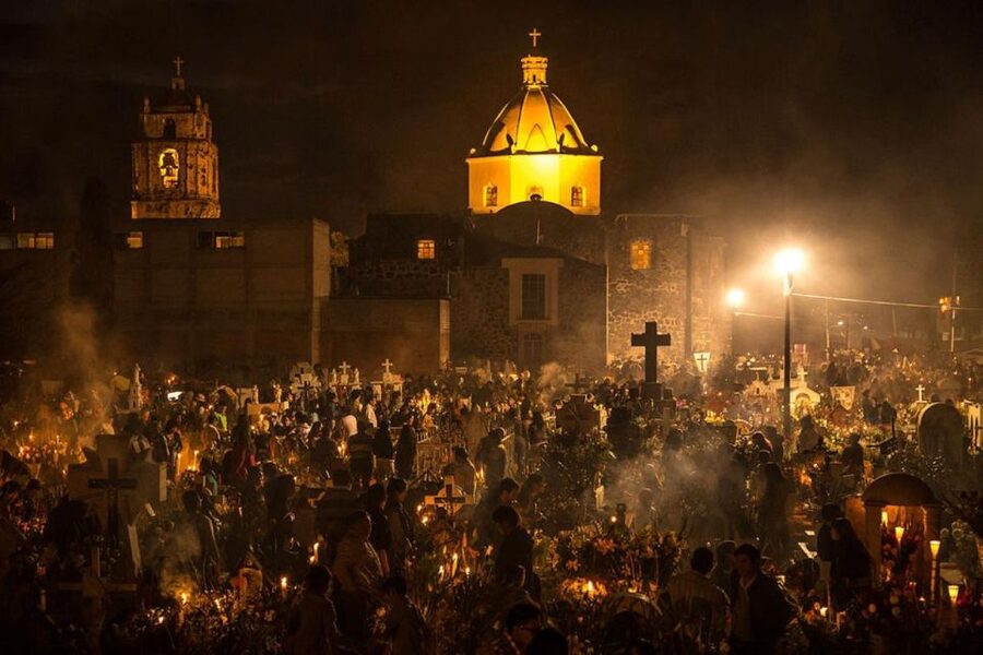 Day of the Dead Tour in San Andres Míxquic From Mexico City - The cemetery visit and the limits of the experience