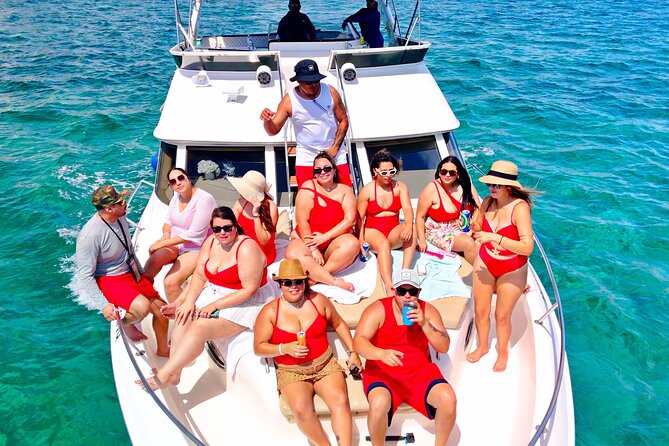 Deluxe Yacht 48FT with FlyBrige Rental in Cancun - A two-level yacht built for easy group time