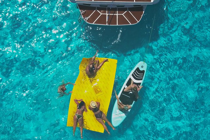 Deluxe Yacht 48FT with FlyBrige Rental in Cancun - Weather can change the day