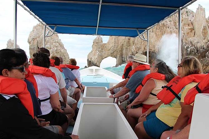 Famous Arch tour with Glass Bottom Boat. - Timing, waves, and group size