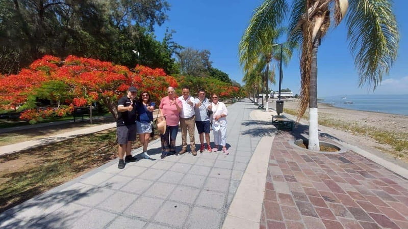 From Guadalajara: Enchanting Lake Chapala & Ajijic Day Trip - Lake Chapala views and local context