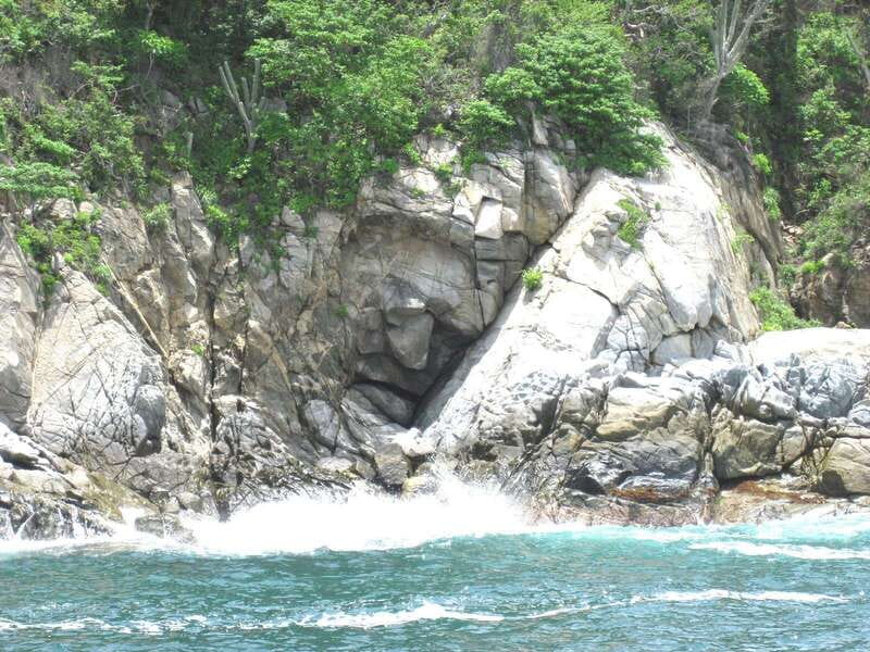 From La Crucecita: Private Huatulco 7 or 5 Bays Boat Trip - Key points to know before you book