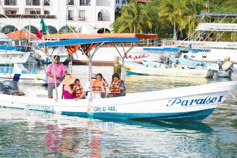 From La Crucecita: Private Huatulco 7 or 5 Bays Boat Trip - Practical details that shape the day