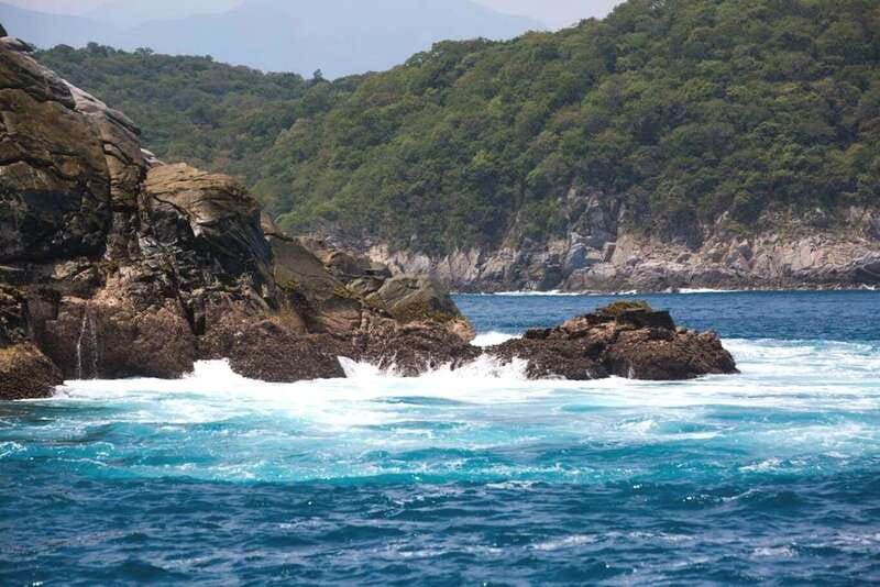From La Crucecita: Private Huatulco 7 or 5 Bays Boat Trip - Swimming and snorkeling at the bays