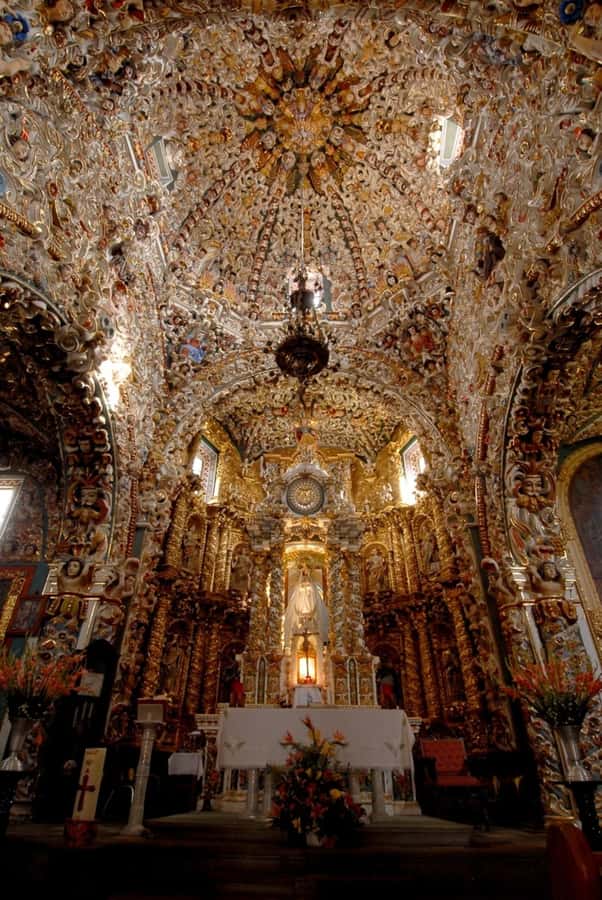 From Mexico City: One-day adventure: Puebla, Cholula, and Tonantzintla - Lunch, cemitas, and chiles en nogada