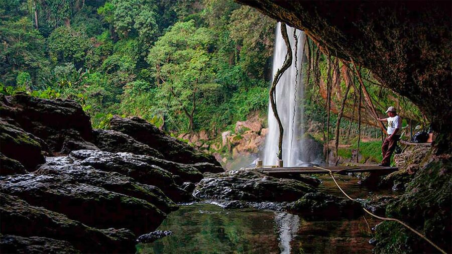 From San Cristóbal: Agua Azul and Palenque Day Trip - Misol-Ha and its 30-meter curtain of water