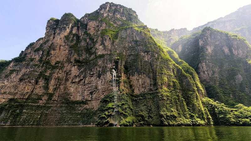 From Tuxtla Sumidero Canyon, Viewpoint & San Cristobal Tour - The 105-minute boat ride through the canyon