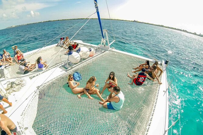 Full Experience Isla Mujeres: Food aboard + Premium drinks + Snorkel + Free time - What the Crew Adds to the Experience