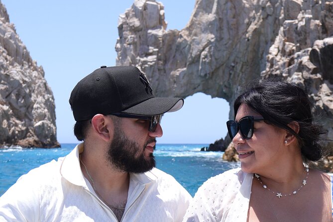 Group tour of the Cabo San Lucas Arch - The beach-name explanation adds a little context