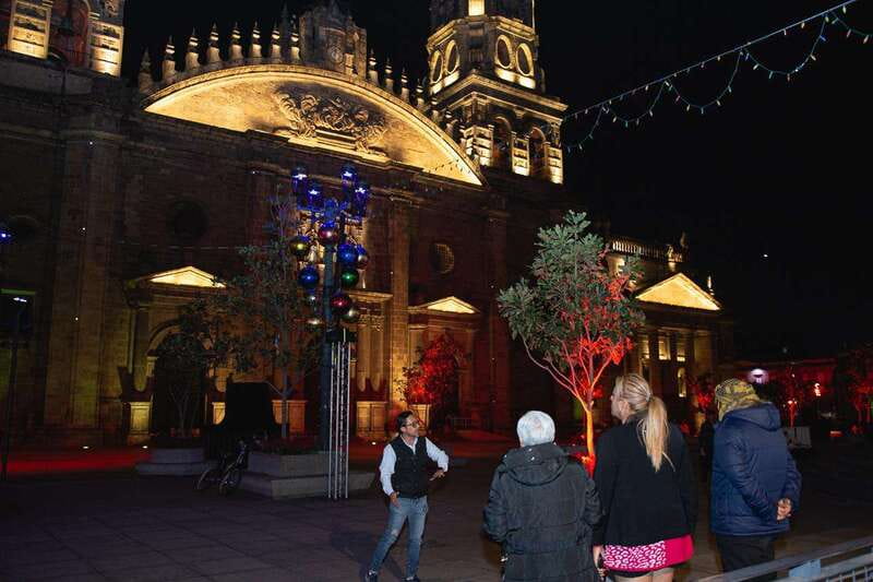 Guadalajara: Guided Tlaquepaque Night Tour with Hotel Pickup - The Chapultepec finish: music, dinner, and a late night