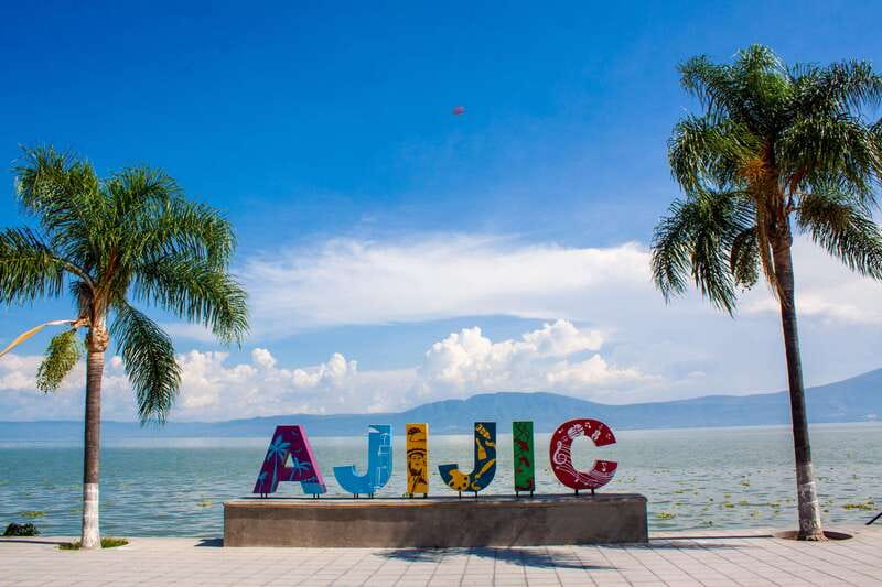 Guadalajara: Lake Chapala and Ajijic Day Trip with Boat Trip - Lunch at Mariscos El Carnal