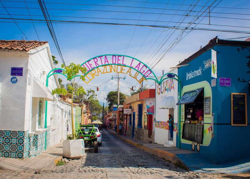 Guadalajara: Lake Chapala and Ajijic Day Trip with Boat Trip - Ajijic’s cobbled streets and colorful houses