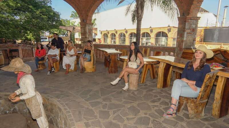 Guadalajara: Premium Tequila Tour with Tastings and Pairings - El Pedregal and the relaxed tasting stop