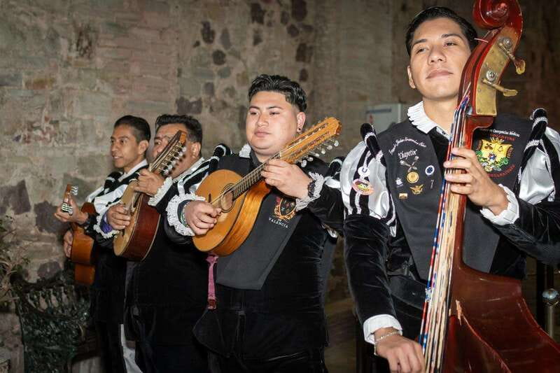 Guanajuato: Night Walk with the Estudiantina - The 22-minute walk through colonial alleys