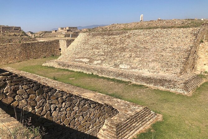 Half day tour to Monte Albán - Los Danzantes and the human side of the site