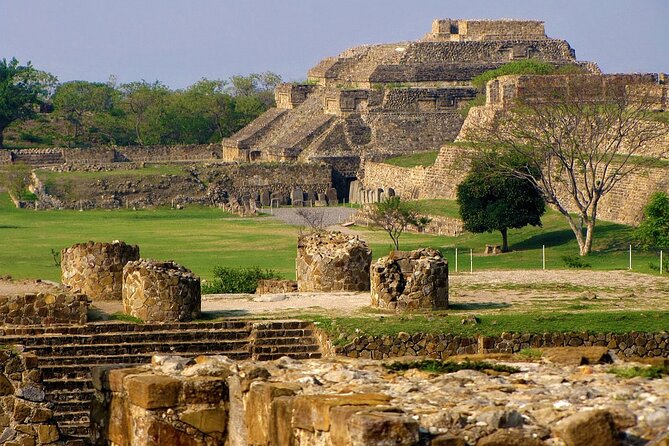 Half day tour to Monte Albán - The ride from Oaxaca City to the plateau
