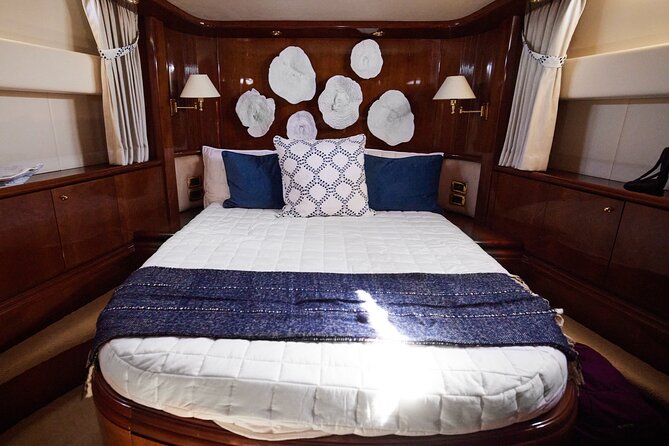 Heather Nikki 80 ft Italian Azimut Yacht Rental - Drinks, service, and the crew