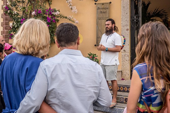 Historical and Cultural Walking Tour of San José del Cabo - Local sculptures and the people behind the town