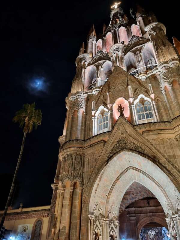 Historical & Cultural Walking Tour of San Miguel de Allende - Art and ideas at El Nigromante