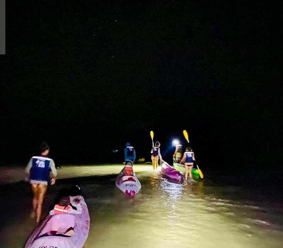 Holbox: Bioluminescence by Kayak and Stargazing. - Launching the kayak near the hotel zone