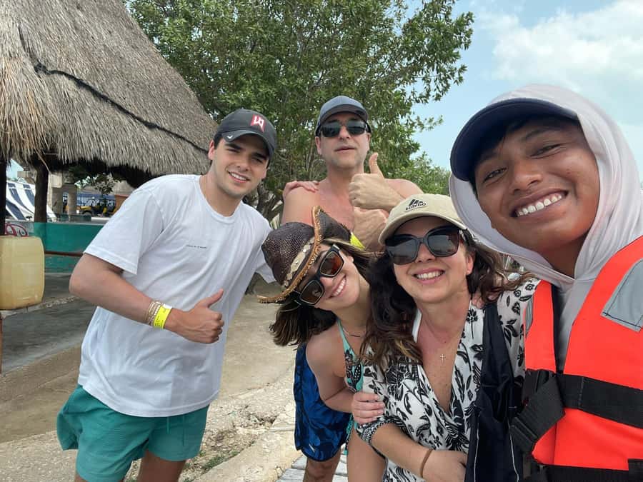 Holbox: Punta Mosquitos, Yalahau, & Pasión Island Boat Tour - Starting with Cholencos Tours in Holbox