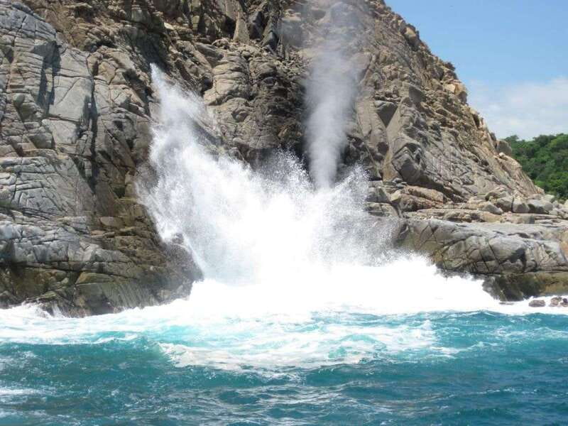 Huatulco: Bays Boat Tour with Snorkeling and Hotel Pickup - Key points before you reserve