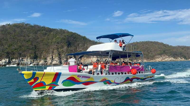 Huatulco: Bays Boat Tour with Snorkeling and Hotel Pickup - Santa Cruz departure and the first 80 minutes at sea