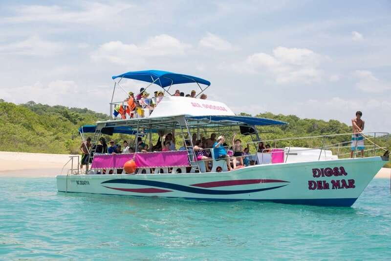 Huatulco: Bays Boat Tour with Snorkeling and Hotel Pickup - Rock formations, the Mixteco Face, and open-water wildlife