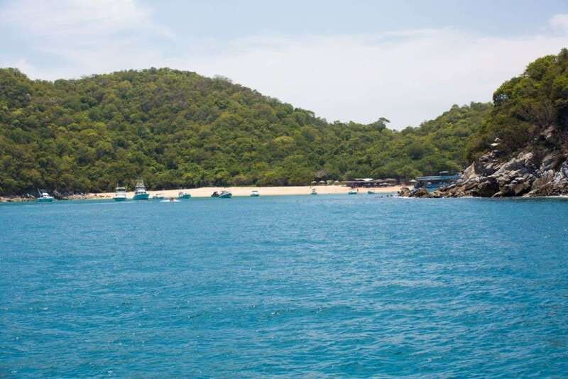 Huatulco: Bays Boat Tour with Snorkeling and Hotel Pickup - The return cruise and hotel drop-off