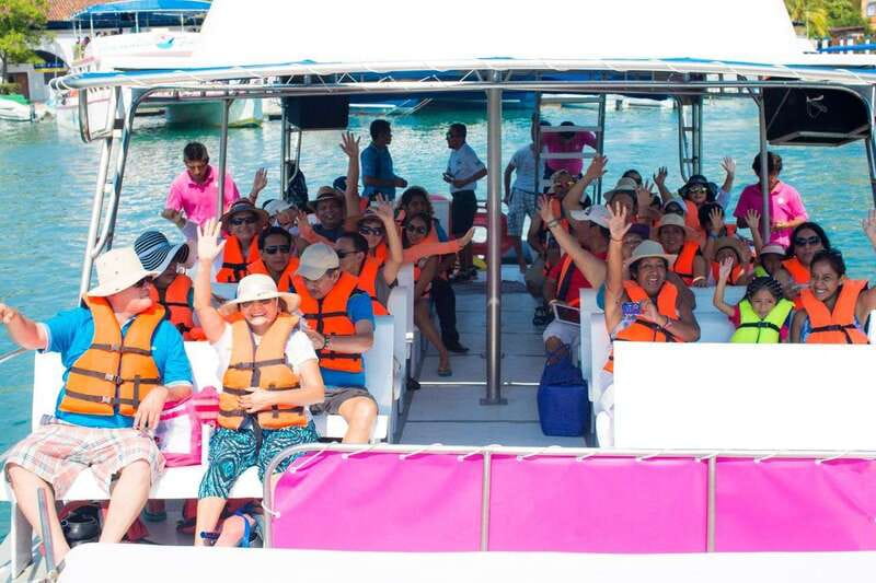 Huatulco: Bays Boat Tour with Snorkeling and Hotel Pickup - What to bring for comfort