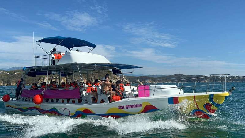 Huatulco: Bays Boat Tour with Snorkeling and Hotel Pickup - Chachacual Bay and the protected reef stop