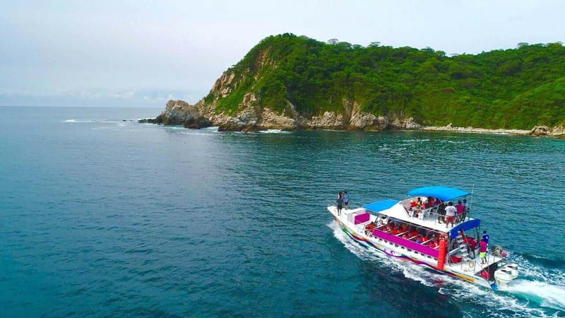 Huatulco: Premium Boat Tour with snorkel experience. - Why Huatulco Bay is best seen by boat