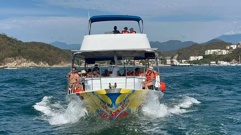 Huatulco: Premium Boat Tour with snorkel experience. - Chachacual Bay and La India: the best water stop