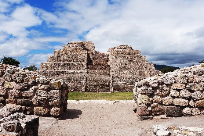 Immersive Cañada de La Virgen Pyramid Tour - What the guide adds to the ruins