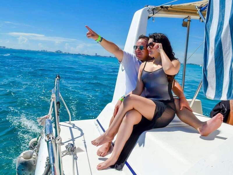 Isla Mujeres: Catamaran with Open Bar, Snorkeling and Lunch - Playa Norte and the beach club stop