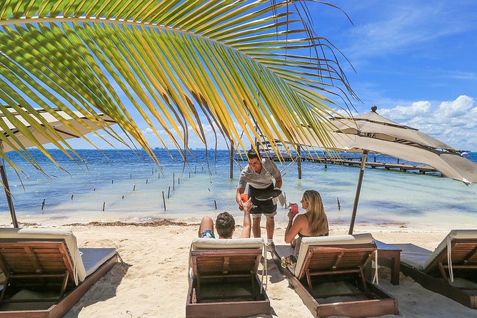 Isla Mujeres luxury catamaran with premium open bar and lunch - Getting to the marina without the usual Cancun confusion