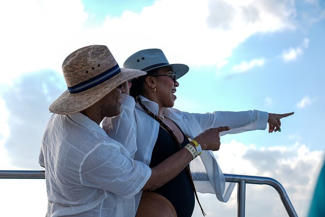 Isla Mujeres Sunset Cruise and Tour from Cancun - Couples, families, and friends: who will enjoy it most
