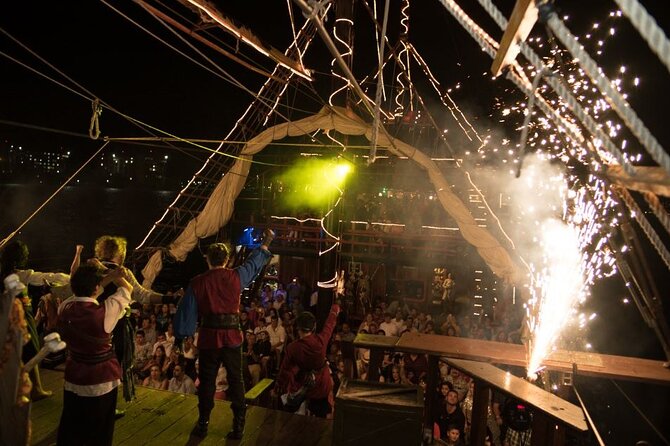 Jolly Roger Pirate Show and Dinner in Cancun - The open bar and the personal pirate waiter
