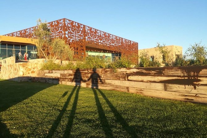 Local Vineyard Tour & Wine Tasting at the Independence Valley - Five wines with a proper pairing