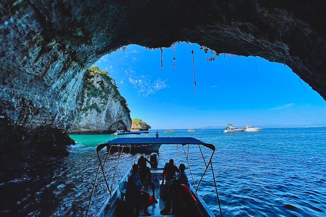 Los Arcos 5 islands Snorkeling Cliff Jumping and Hidden Beach - The small beach stop and what hidden means here