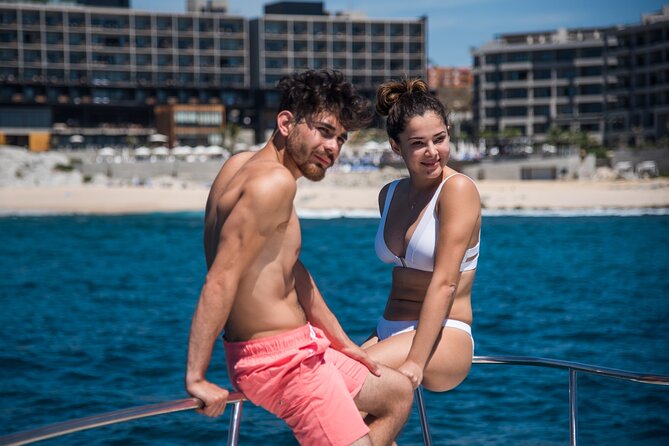 Luxury 42' Yacht Tour in Cabo for Snorkeling and Sunset - Lunch, snacks, and the premium bar