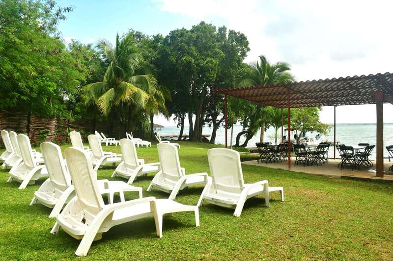 Mahahual: Chacchoben Mayan Ruins and Seven Color Lagoon Trip - Two hours at Bacalar’s Seven Color Lagoon
