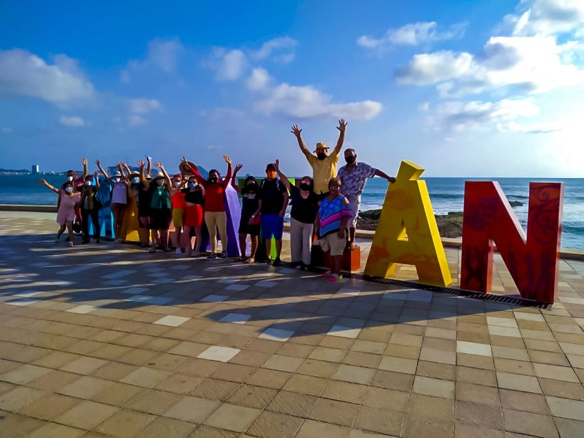 Mazatlán: Double-Decker Bus, Cliff Diving & Walking Tour - The Malecón and Zona Dorada by bus