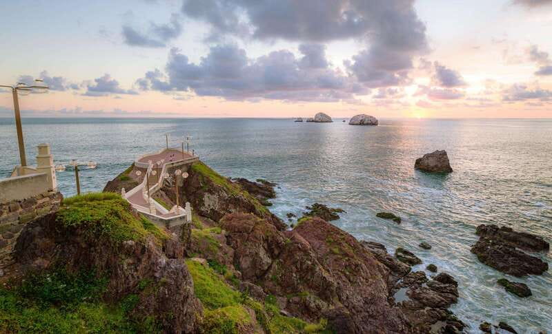 Mazatlan: Old Town Sightseeing and Golden Zone - Watch the El Clavadista cliff divers