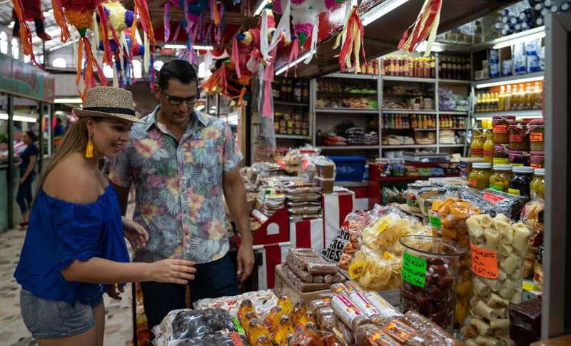 Mazatlan: Old Town Sightseeing and Golden Zone - See Mazatlan Cathedral and the open market